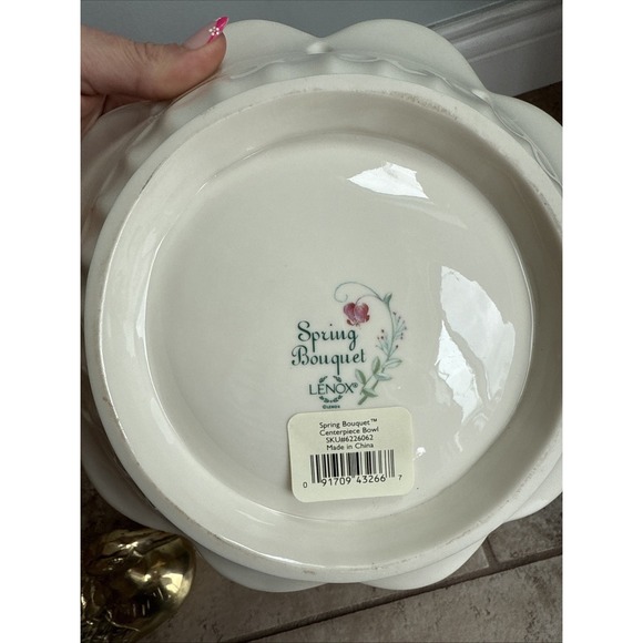 Lenox Spring Bouquet Centerpiece Bowl~Scalloped Edge & Sweet Flowers~Beautiful! - Picture 4 of 4